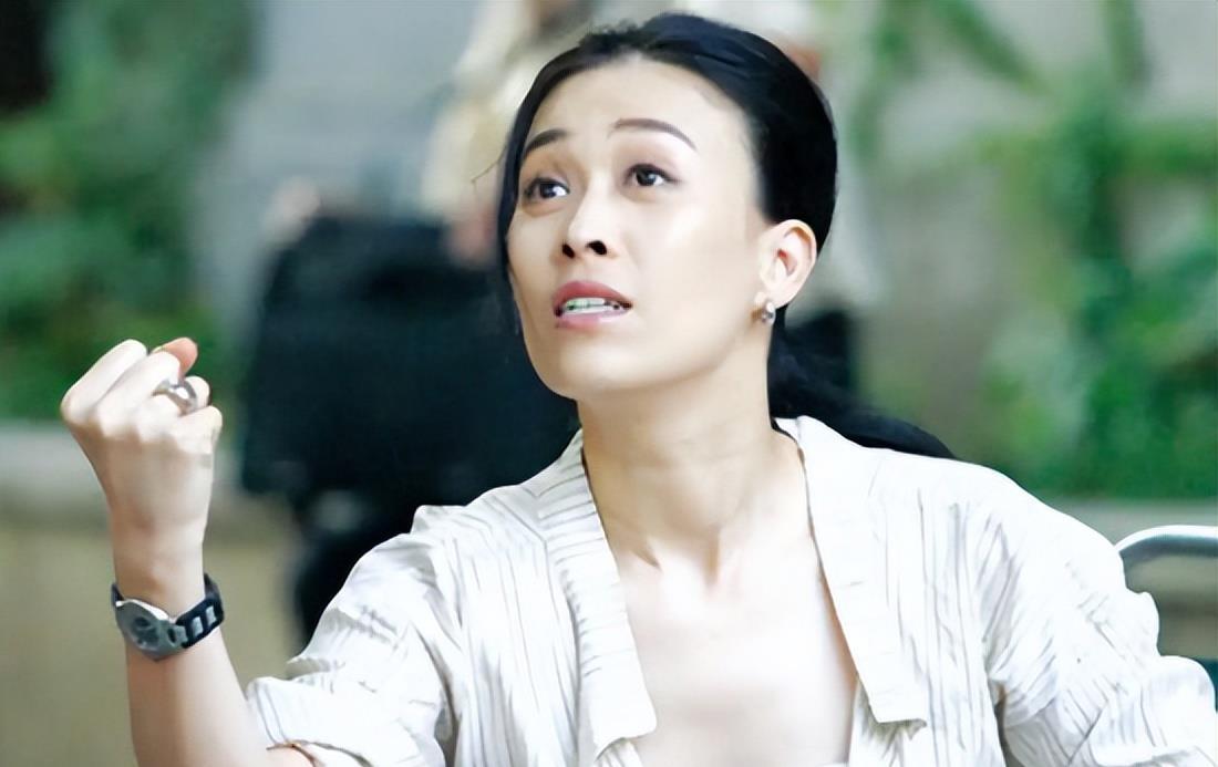 关于那个让那英“未婚生子”的前国脚高峰，20年后现在过得怎么样？的信息