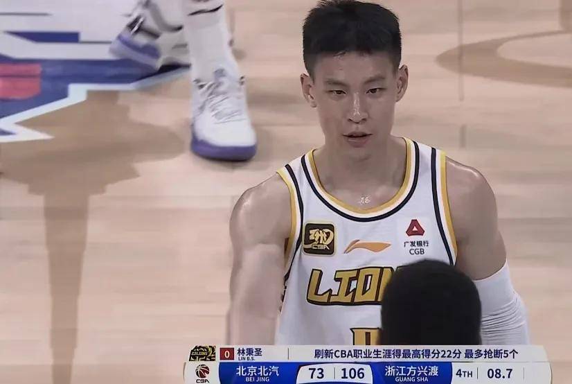 CBA新赛季保护合同最低年薪30万元以落选秀身份签的15万(cba球员合同保障险)